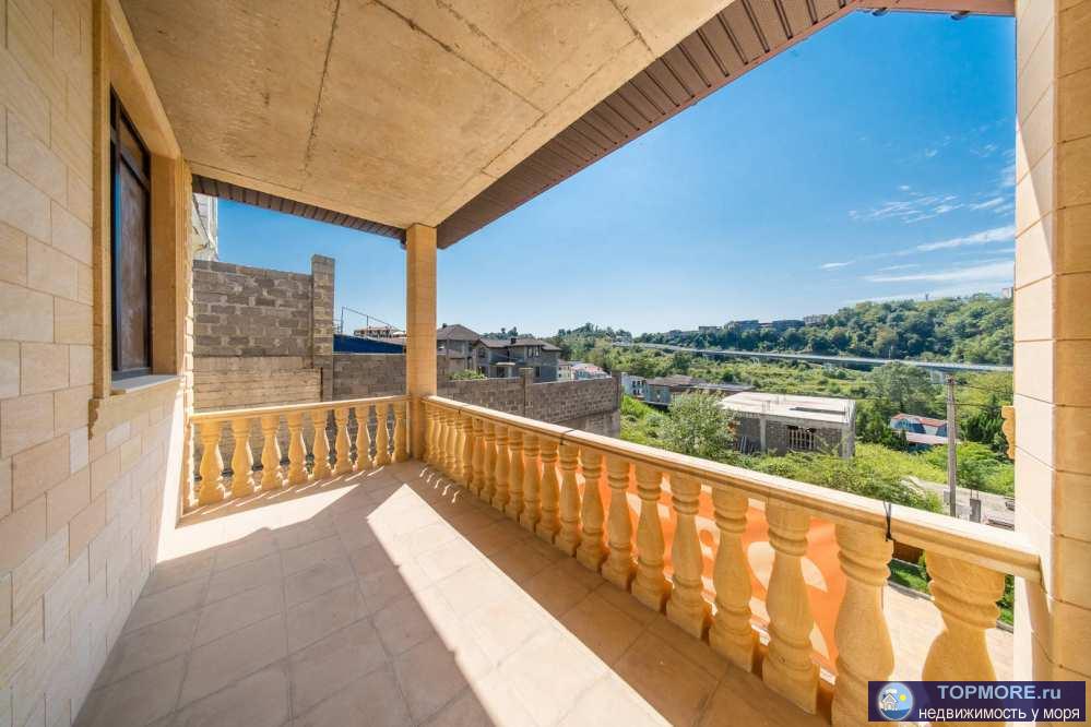 Лот № 166031. В продаже новый дом в Сочи, центральный район Раздольное.  Дом построен в классическом стиле с внешней... - 2