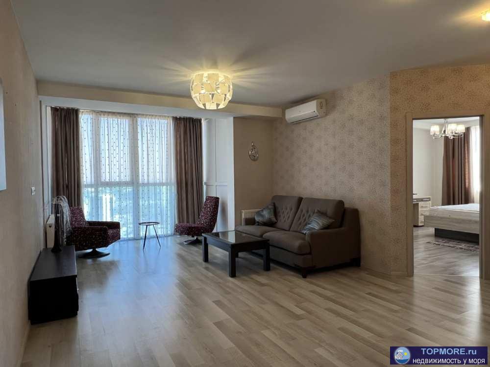 Сдается длительно уютная и чистая 2-х комнатная квартира 70 м2 по адресу Маячная 33.  Квартира очень просторная, в...