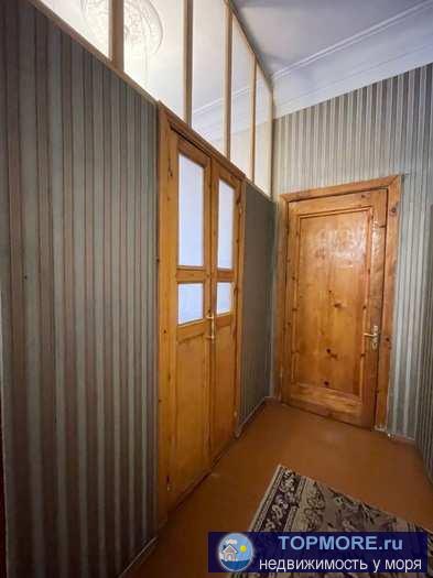 Сдается в аренду 2-х комнатная квартира в самом центре г. Севастополя (пл. Лазарева). Дом Сталинка. Высокие потолки.... - 2