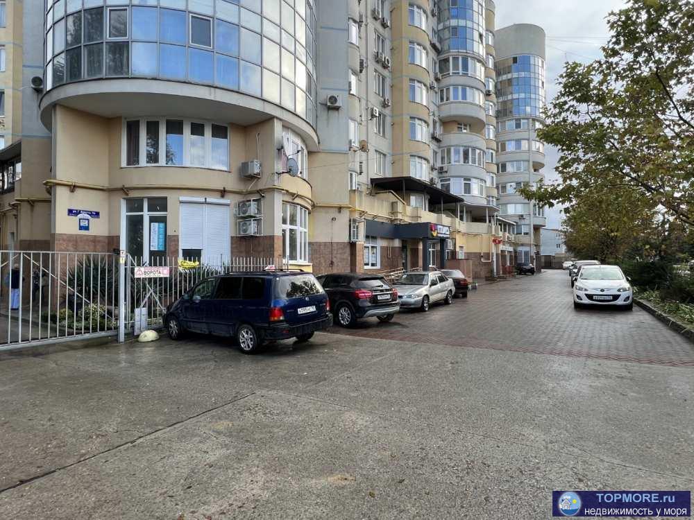 Продам просторную двухкомнатную квартиру 86,2 м2 в г. Севастополе.   Расположена квартира по адресу ул. Героев...