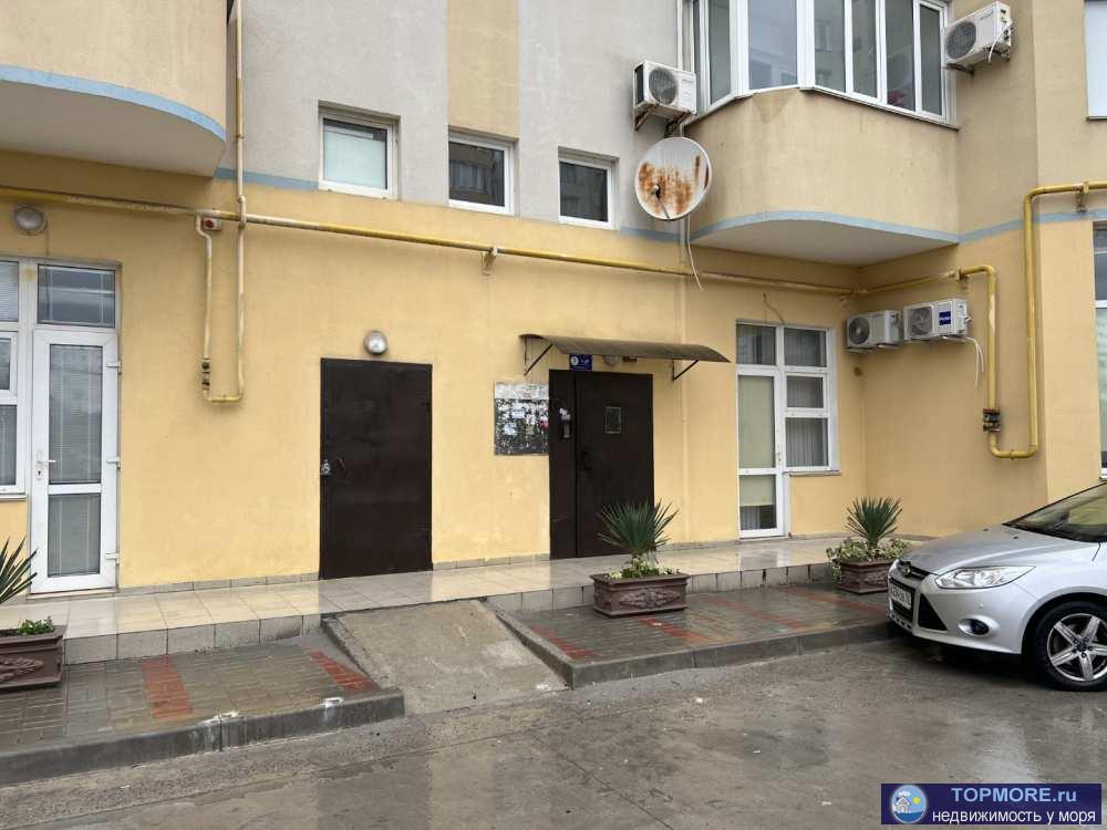 Продам просторную двухкомнатную квартиру 86,2 м2 в г. Севастополе.   Расположена квартира по адресу ул. Героев... - 1