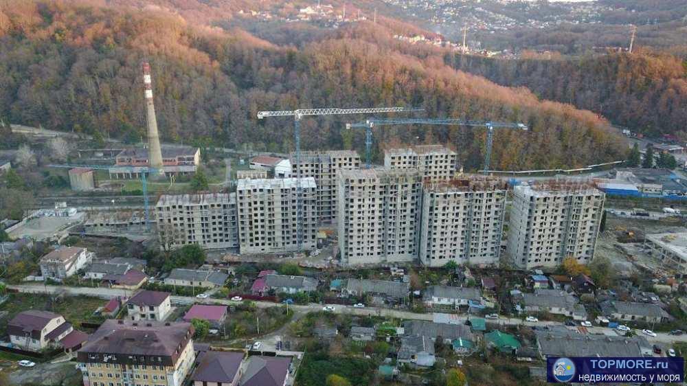 Лот № 173705. Жилой комплекс расположен на равнинной местности, вдоль реки «Восточный Дагомыс» в зеленой и... - 1