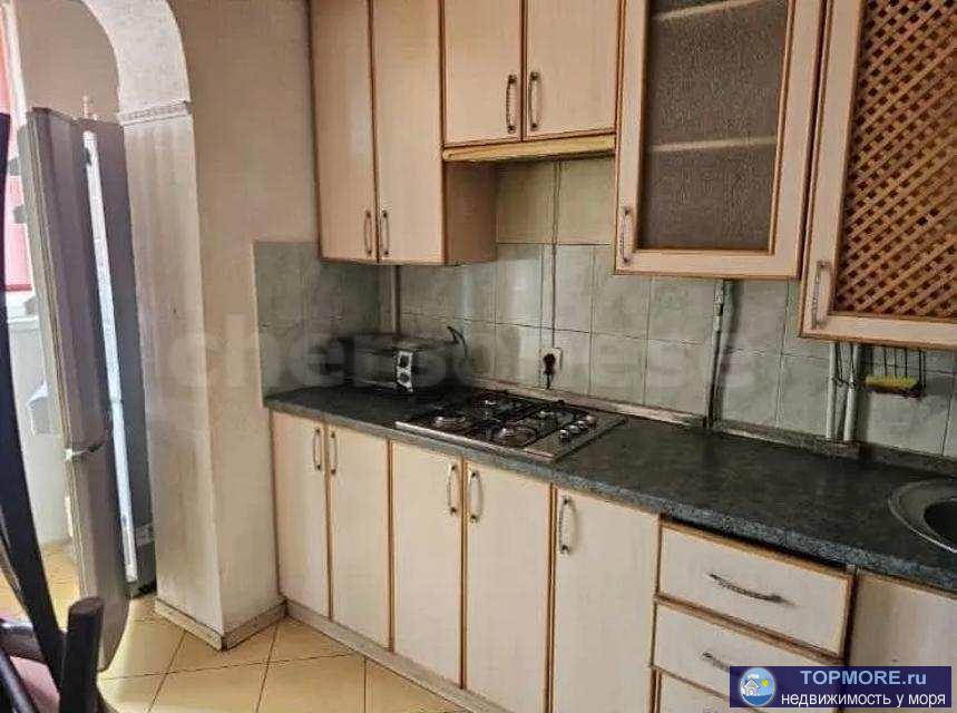Продажа / Квартиры, Севастополь, Харьковская улица, 25 000 р. Предлагается в аренду трехкомнатная квартира. Квартира в среднем состоянии. Из бытовой техники - холодильник и... - 1