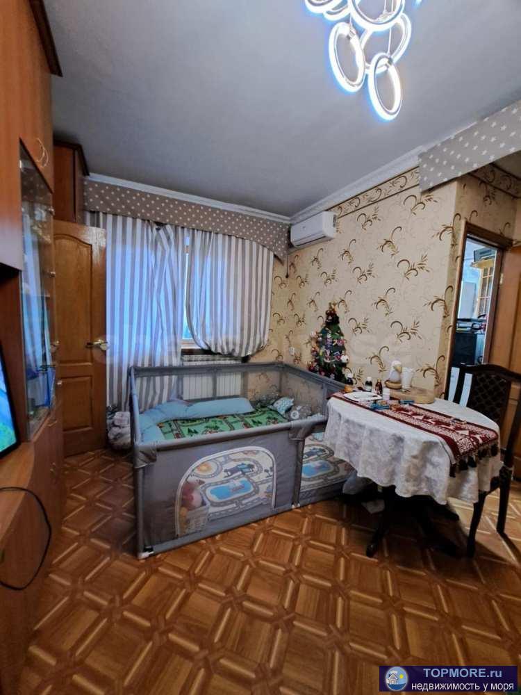 Продам двухкомнатную квартиру в историческом районе города Севастополь.  Дом тёплый, кирпичный, сталинской постройке....