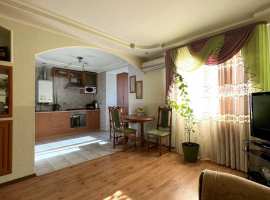 Продается трёхкомнатная квартира на улице Александра Косарева, 2,...