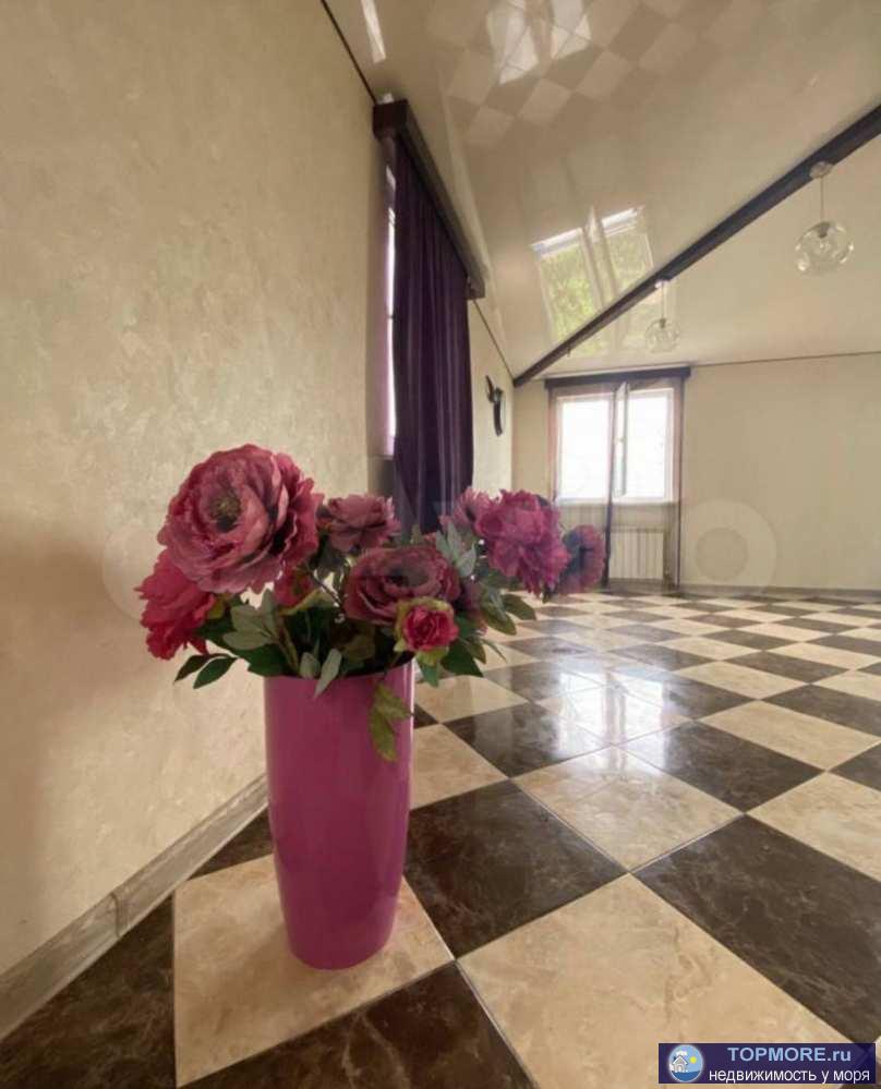 Продажа / Дома и коттеджи, Сочи, Николаевская улица, 26 500 000 р. Лот № 178665. Предлагается к продаже большой дом в тихом месте. В доме могут проживать три семьи, есть два разных... - 1