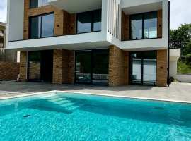 Лот № 177515. Погрузитесь в роскошь в изысканном коттедже с...