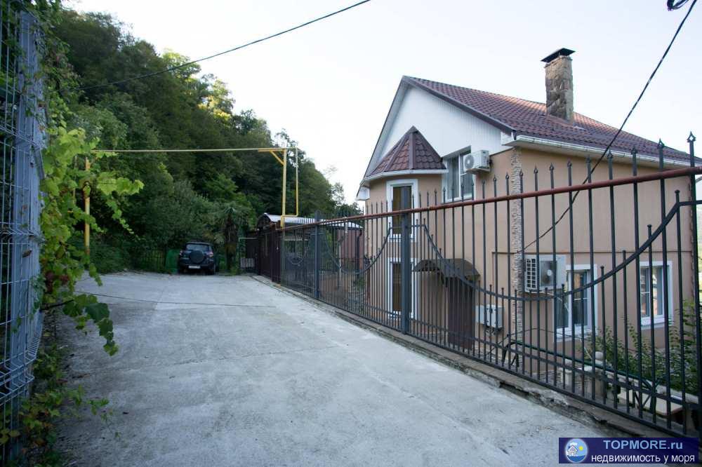 Лот № 170897. Продается монолитный дом с ремонтом и мебелью.      На первом этаже  находится просторная...