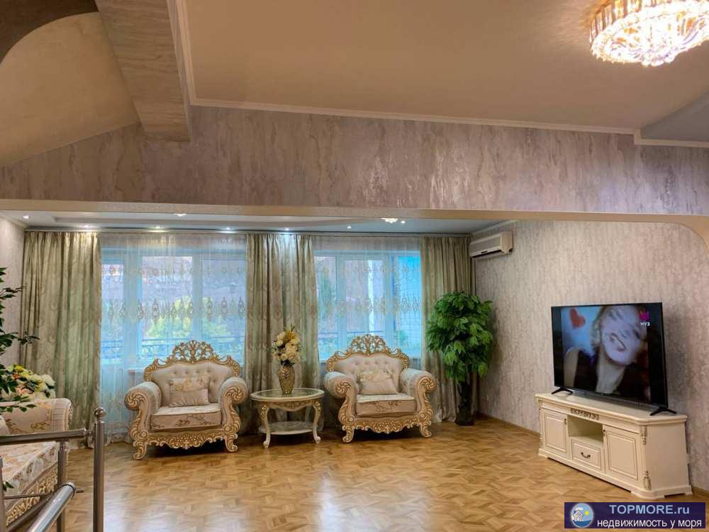 Продажа / Дома и коттеджи, Сочи, улица Белых Акаций, 39 000 000 р. Лот № 156728. Продам Большой таунхаус в Сочи. В Адлерском районе, Курортный городок- Общая площадь 370м2...