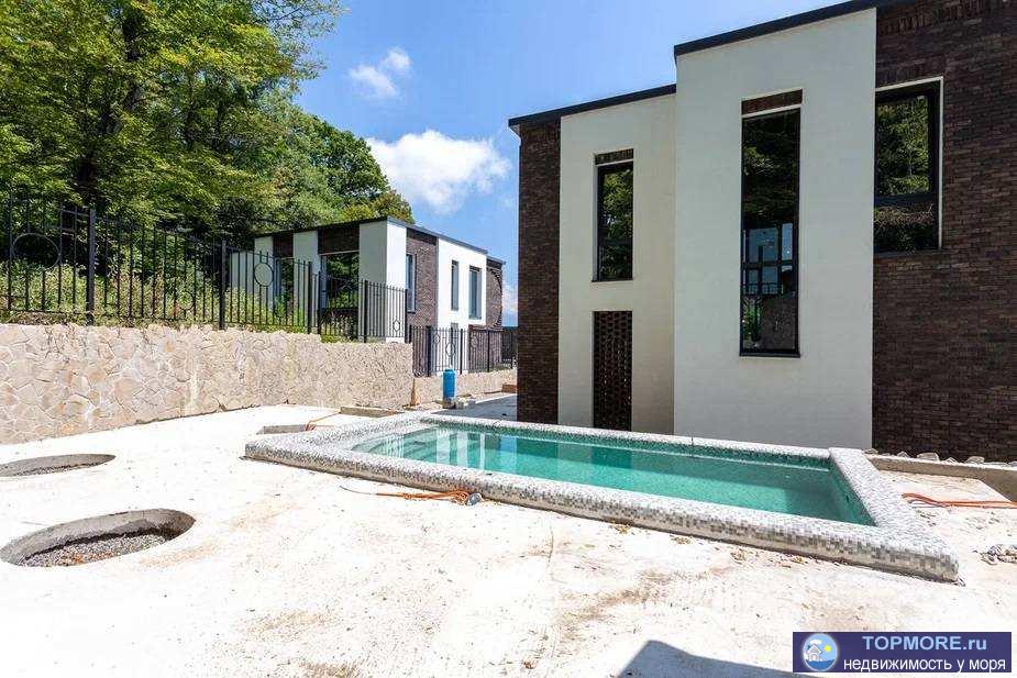 Лот № 175892. Коттеджный посёлок бизнес класса расположился неподалеку от национального парка, но в то же время в...