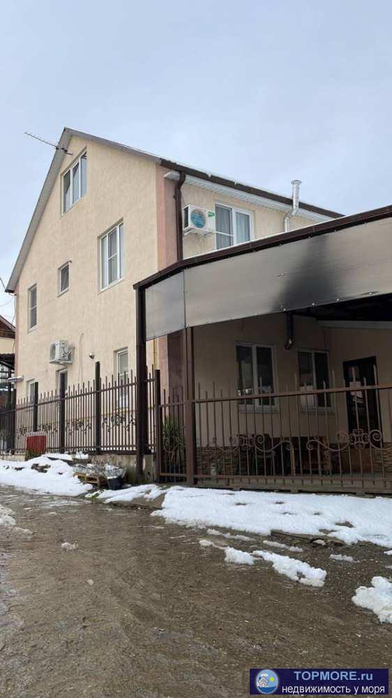 Лот № 175676. Продается просторный дом в центре Адлера, три этажа, участок 2 сотки ижс, ремонт, мебель...