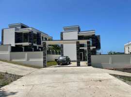 Лот № 171652. Продаётся отличный двух этажный дом в Лазаревском...