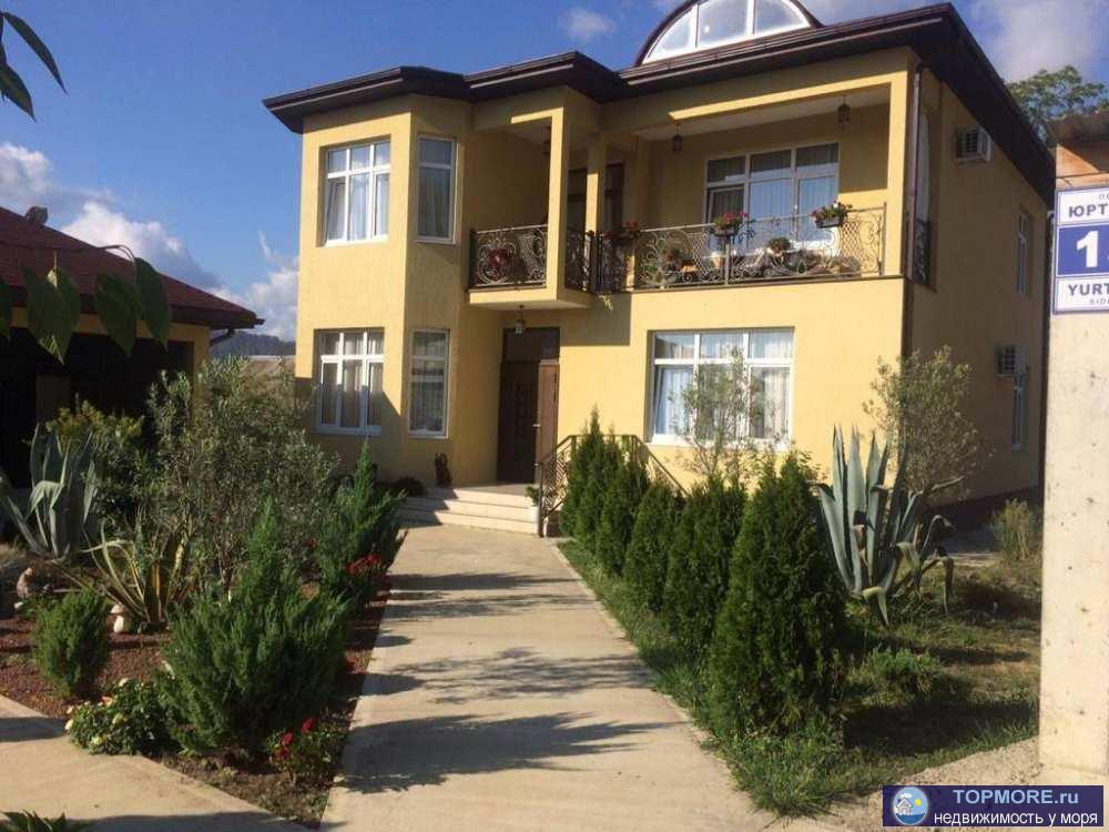 Продажа / Дома и коттеджи, Сочи, Юртовский переулок, 63 000 000 р. Лот № 171292. Продам уютный дом в районе ксм.Площадь дома 229 кв.м, 7,2 сотки земли.2 этажа, 4 спальни, зал для...