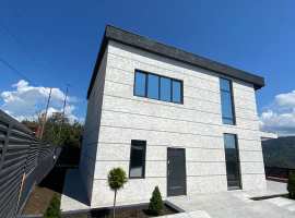 Лот № 163209. Дом площадью 200 кв.м расположен на просторном...