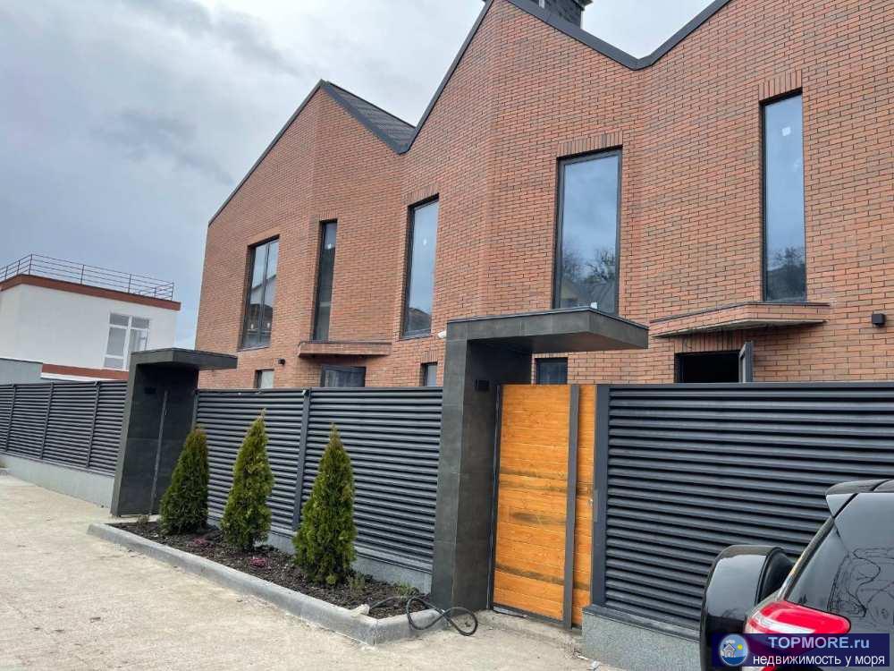 Лот № 155642. В продаже таун-хаус. Площадь 200 кв.м. 2 этажа плюс цокольный этаж, в котором расположен кинотеатр,...