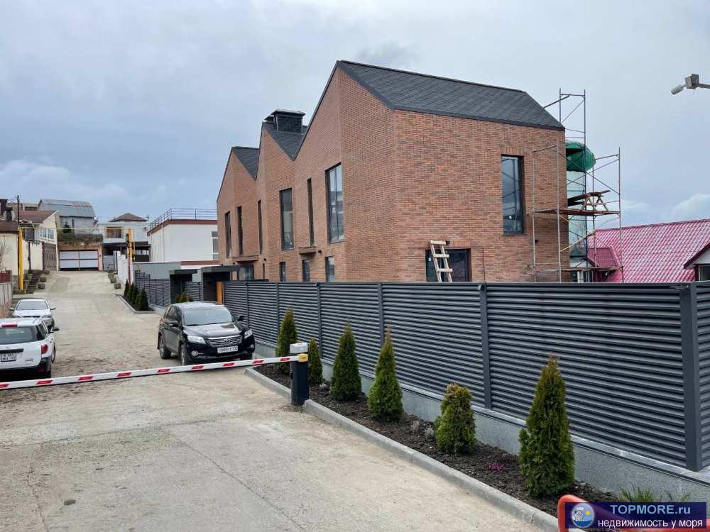 Лот № 155642. В продаже таун-хаус. Площадь 200 кв.м. 2 этажа плюс цокольный этаж, в котором расположен кинотеатр,... - 1