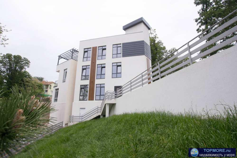 Лот № 152310. Новый коттедж в престижном месте  Вид на море  Граничит с лесом  Бассейн  Помещение под сауну или баню...