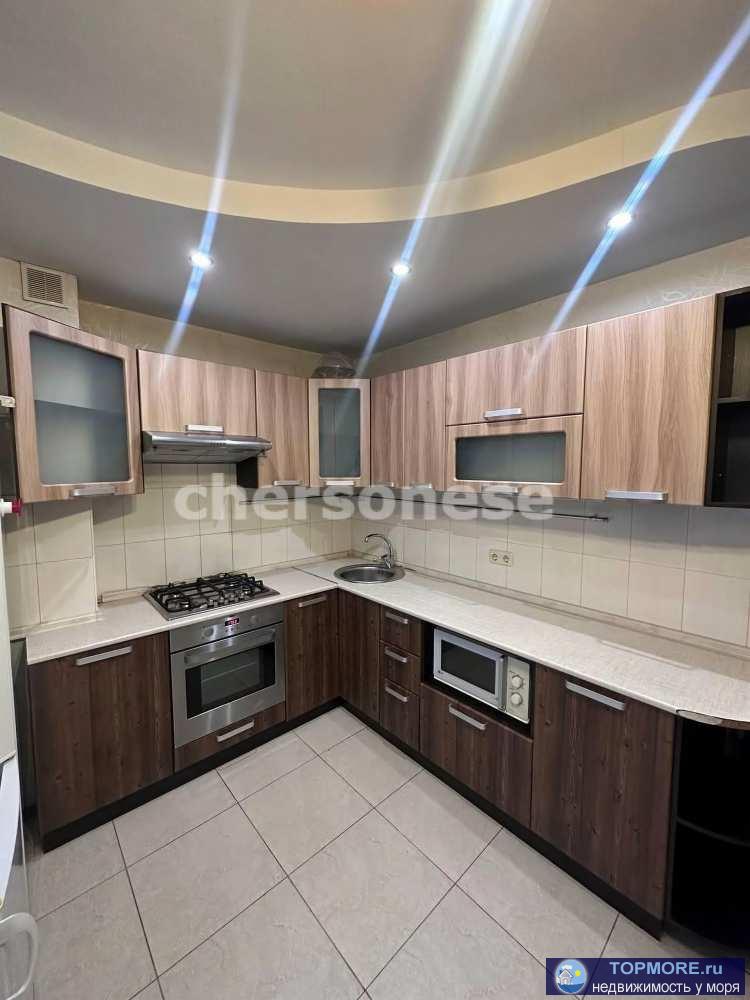 Лот № 74780  В продаже чистая и светлая двухкомнатная квартира 55 кв.м. в тихом морском районе города Севастополя,...