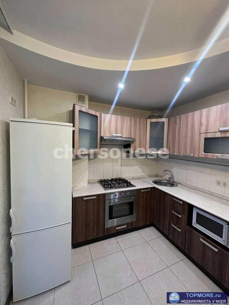 Лот № 74780  В продаже чистая и светлая двухкомнатная квартира 55 кв.м. в тихом морском районе города Севастополя,... - 1