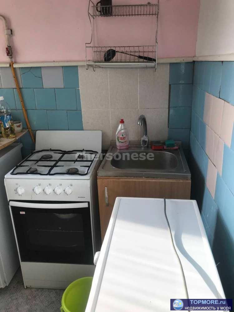 В продаже однокомнатная квартира на пр.Генерала Острякова.   Большая застеклённая лоджия.   Горячая вода - бойлер....