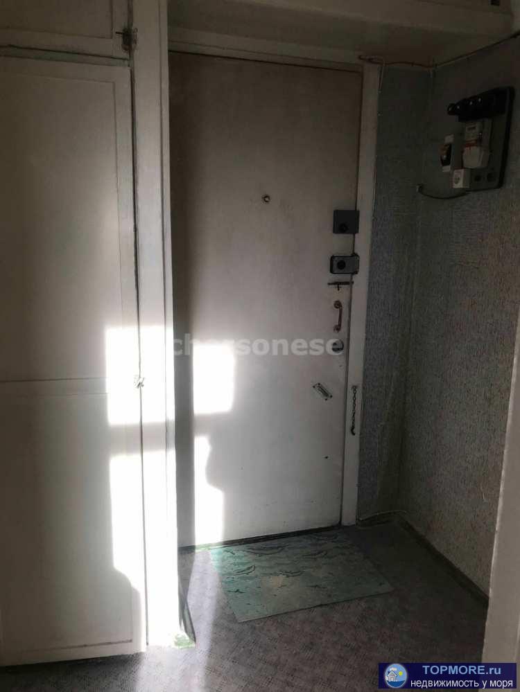 В продаже однокомнатная квартира на пр.Генерала Острякова.   Большая застеклённая лоджия.   Горячая вода - бойлер.... - 1