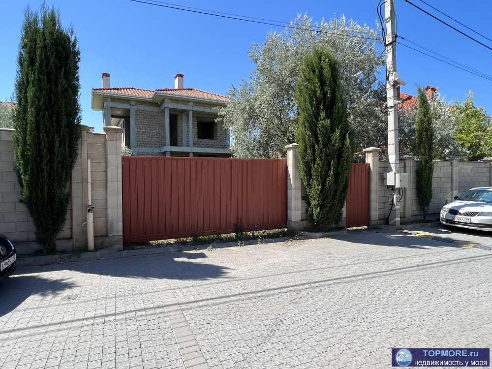 Продажа / Дома и коттеджи, Севастополь, набережная Андрея Первозванного, 62 000 000 р. Продается дом 339 м2 с в коттеджном поселке в Севастополе. Новый дом с огромными оконными проемами и открытыми...