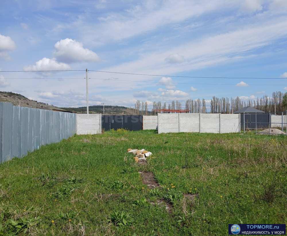 Предлагаем к продаже земельный участок 4 сотки  сельскохозяйственного назначения в селе Фруктовое.   Участок ровный,...