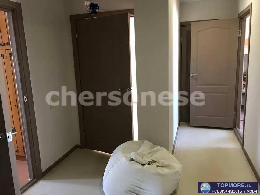 Объект № 75241  Уютная квартира на пятом этаже, над нами техэтаж, можно сделать его жилым.  Просторная кухня.  Балкон...