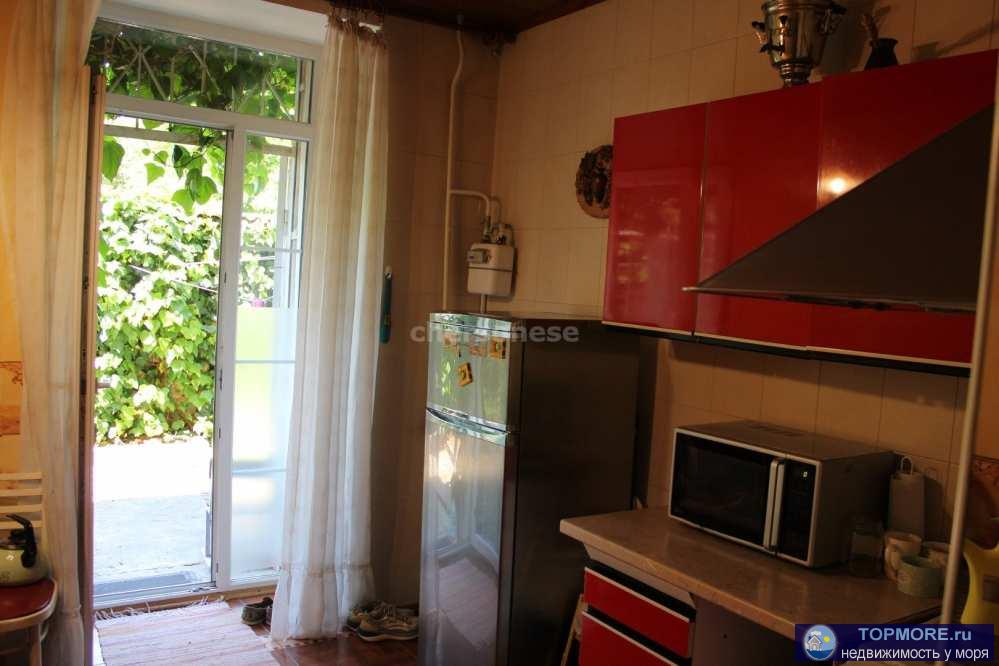 Продажа квартиры в центре города с выходом на палисадник.  Сталинка, дом 1949 г. метровые стены, высокие потолки.  В...