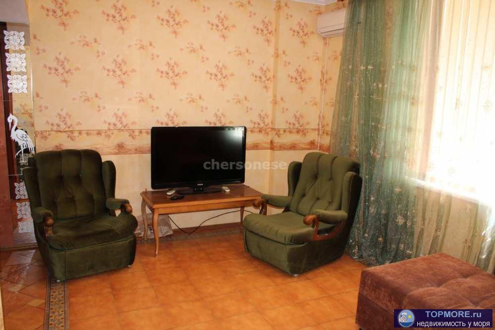 Продажа квартиры в центре города с выходом на палисадник.  Сталинка, дом 1949 г. метровые стены, высокие потолки.  В... - 1