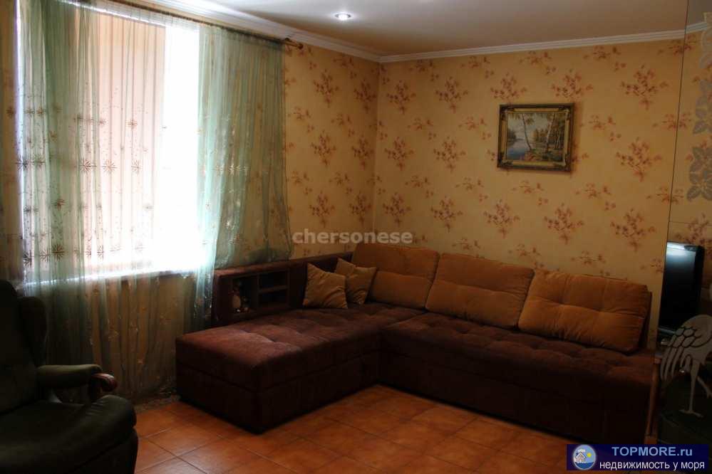 Продажа квартиры в центре города с выходом на палисадник.  Сталинка, дом 1949 г. метровые стены, высокие потолки.  В... - 2