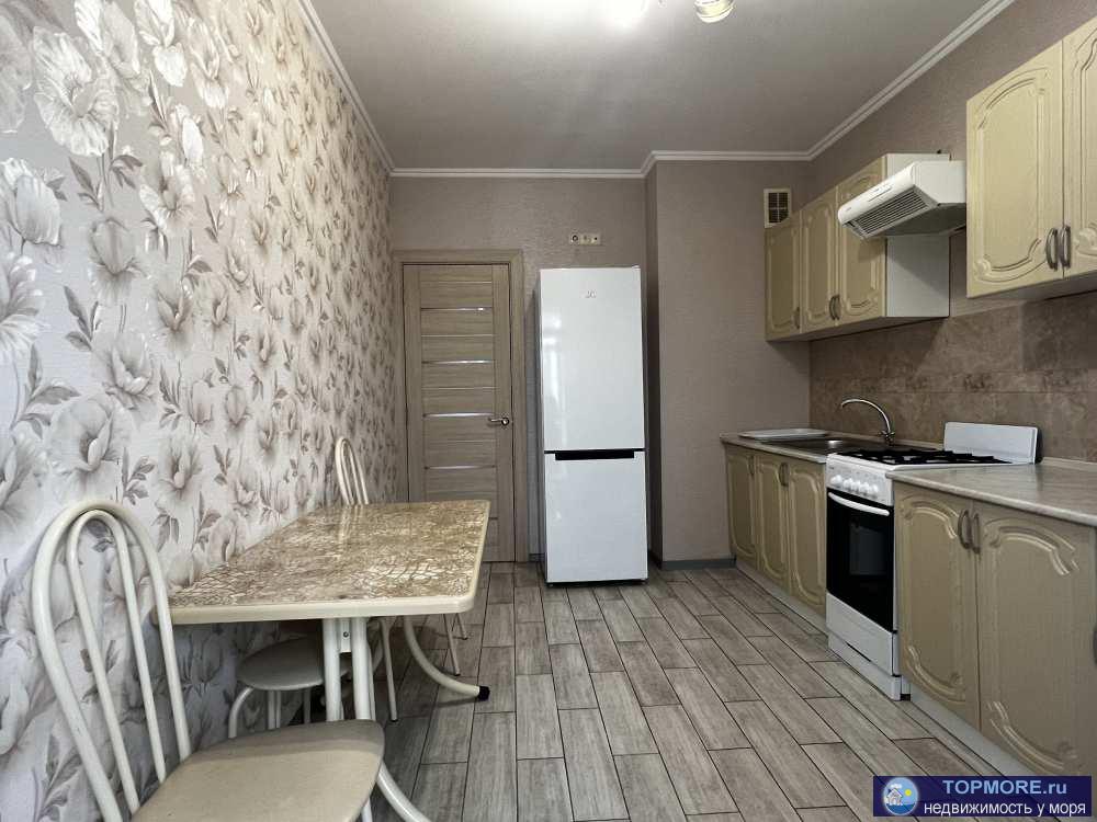 Продается 1-но комнатная квартира, готовая к заселению и жизни «под ключ»!  Общая площадь квартиры 42,2 м2 с отделкой... - 1