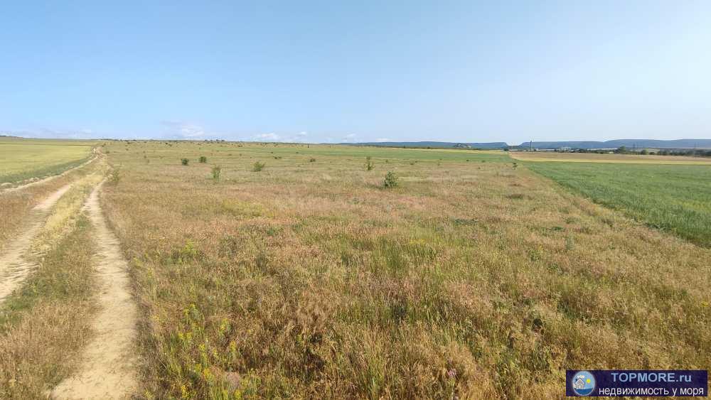 Предлагаем к продаже отличный сельхоз участок 3,3 га в Бахчисарайском районе!  Второй участок от асфальтированной...