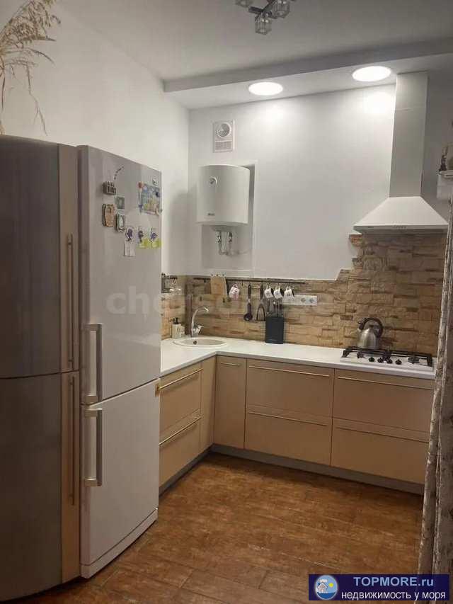 В квартире есть всё необходимое-мебель, техника.   	евроремонт 	высокие потолки 3.5м 	толстые стены. хорошая... - 1