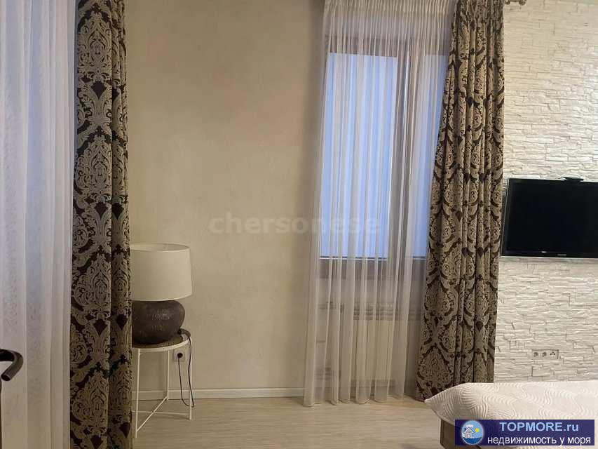 В квартире есть всё необходимое-мебель, техника.   	евроремонт 	высокие потолки 3.5м 	толстые стены. хорошая... - 2