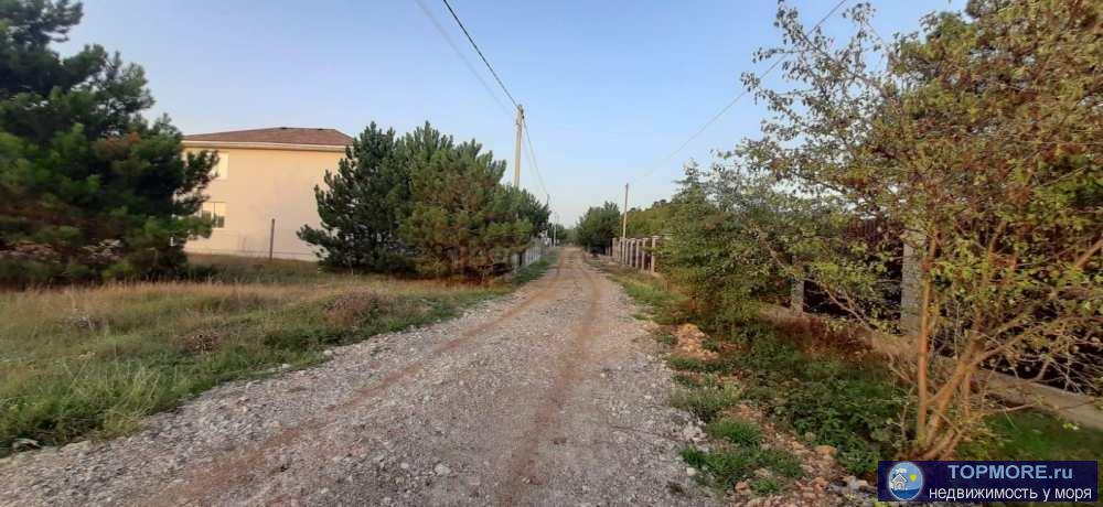 Продается большой ровный участок 8 соток в тихом месте и недалеко от города в СТ Янтарь.  В товариществе строятся... - 1