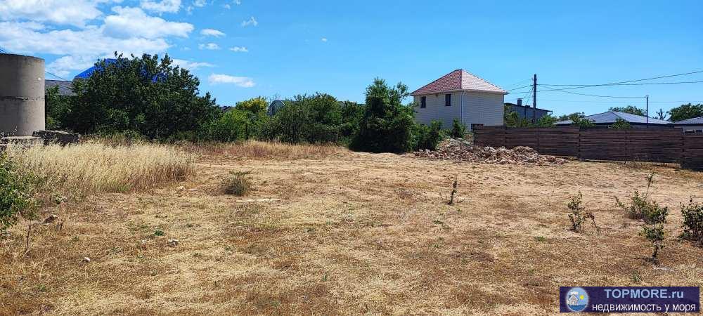 Классный участок, рядом с Т образным перекрестком!  Отличный подъезд.  Ровный,  трапецевидной формы.   ГПЗУ есть,...