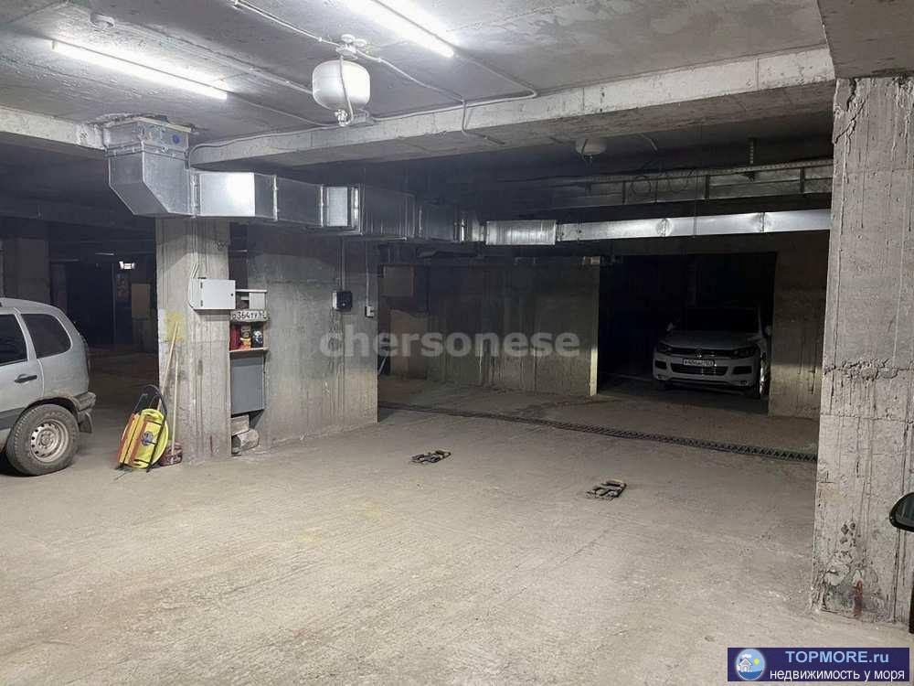 Общее описание  Уникальное парковочное место в подземном паркинге площадью 19 кв.м. Чистое, компактное помещение с...