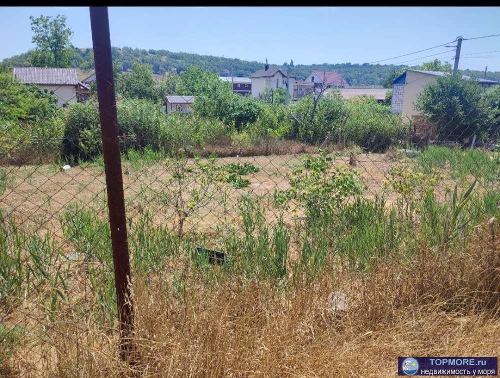 Участок ровный, правильной формы. На участке осталось несколько плодовых деревьев, имеется колодец с водой,... - 2