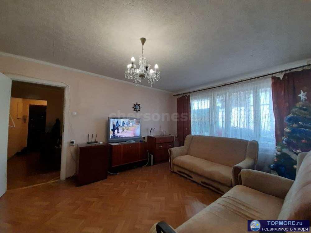 Объект № 75560  Просторная трехкомнатная квартира с великолепным видом на город и море! Продается светлая...