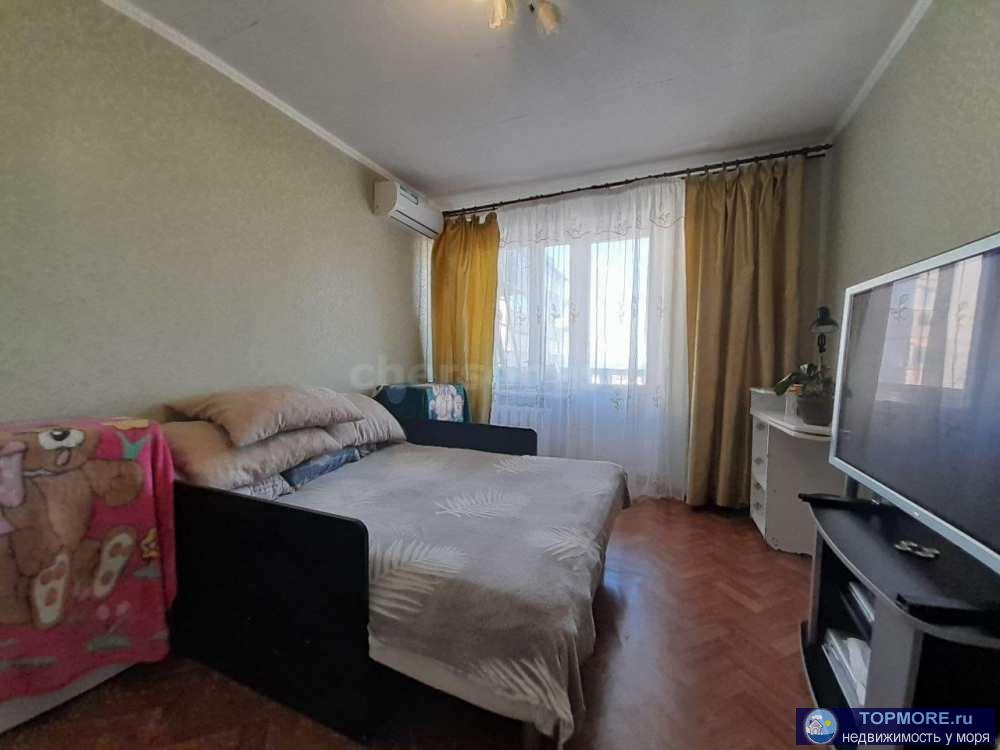 Объект № 75560  Просторная трехкомнатная квартира с великолепным видом на город и море! Продается светлая... - 2