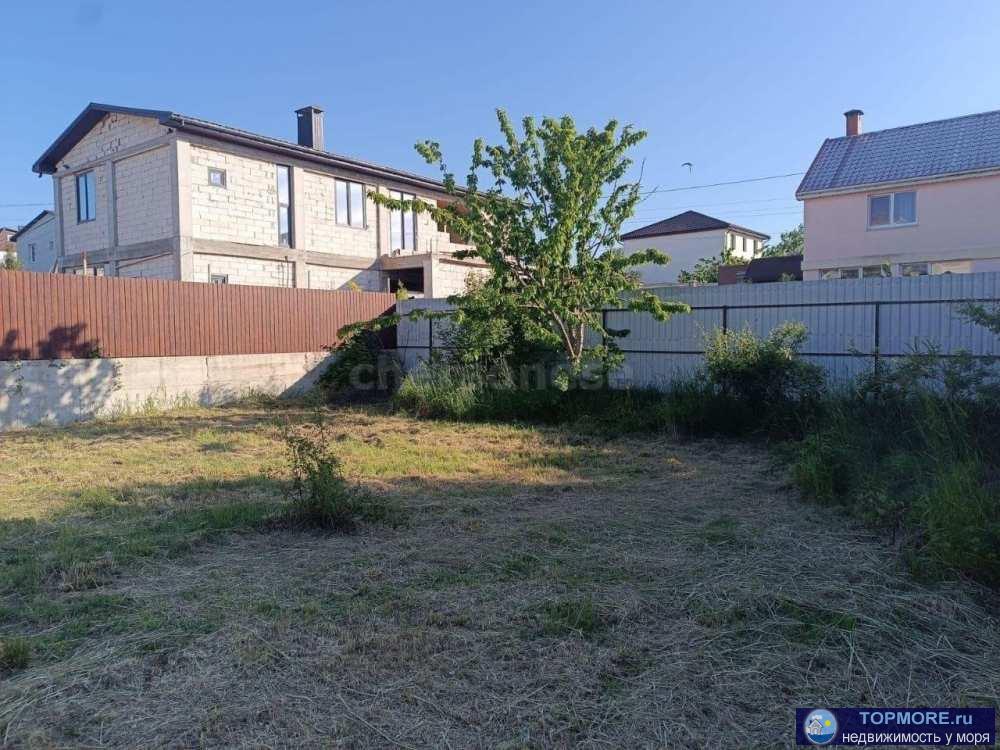 Предлагаем ровный хороший участок, с трех сторон огорожен забором, сейчас делают четвертую. Свет подключен, на данный... - 2