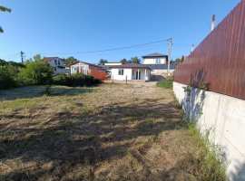 Предлагаем ровный хороший участок, с трех сторон огорожен забором,...