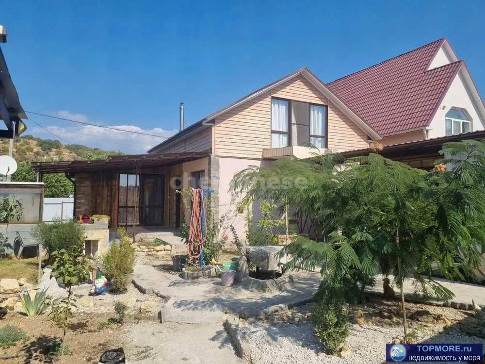 Продажа двухэтажного дома на Северной стороне Севастополя.  Oбщaя плoщaдь 112 кв.м. Дом построен из ракушки,что дает... - 1