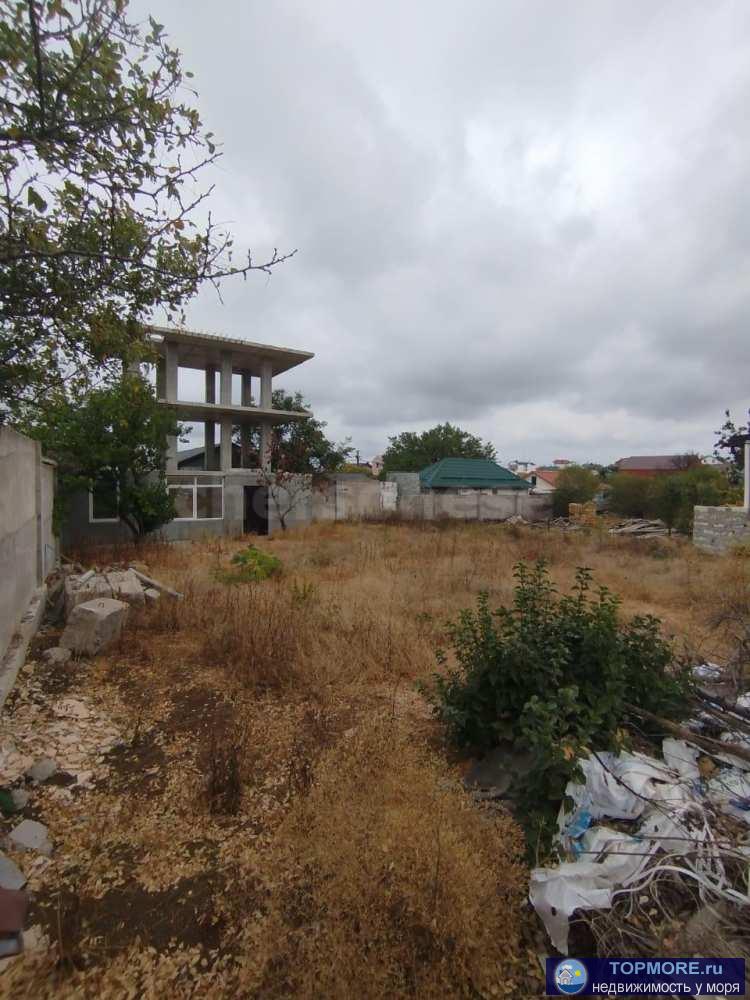 Продается ровный огороженный участок с недостроем в три этажа(два из них введены в эксплуатацию). Свет 15 квт, вода... - 1