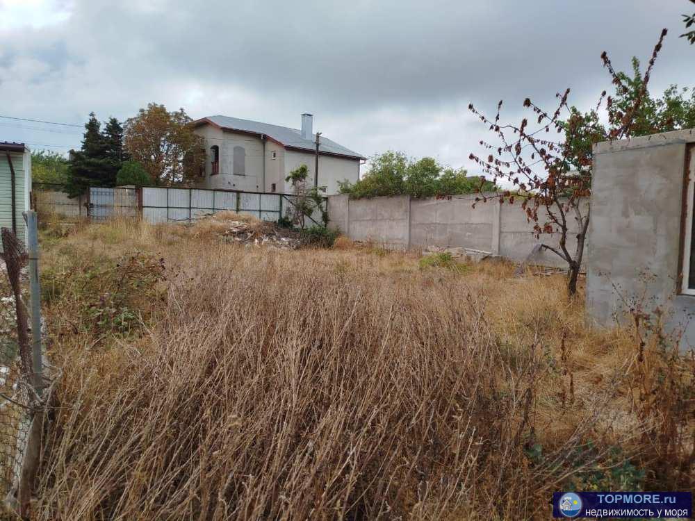 Продается ровный огороженный участок с недостроем в три этажа(два из них введены в эксплуатацию). Свет 15 квт, вода... - 2