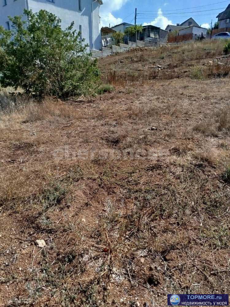 Продается участок 11 сот, есть уклон,но не на весь участок. Расчищен , с трех сторон огорожен забором, газ по границе... - 1