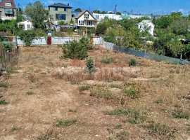 Продается участок 11 сот, есть уклон,но не на весь участок....