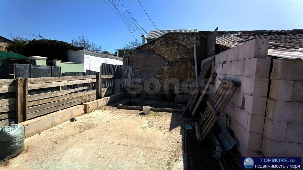 Дом на учaстке 1 cотка в тихом историческом центре Севастополя! По документам 2 этажа + подземный этаж. Сейчас на... - 2