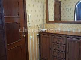 Продаётся просторная 2-комнатная квартира с евроремонтом!  

Общие...